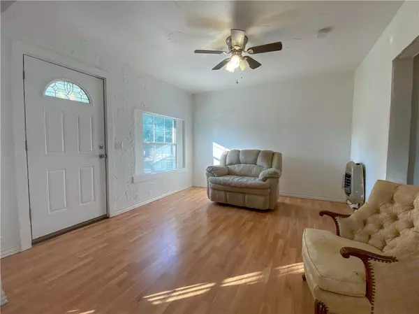 Midwest City, OK 73130,930 N Pine AVE