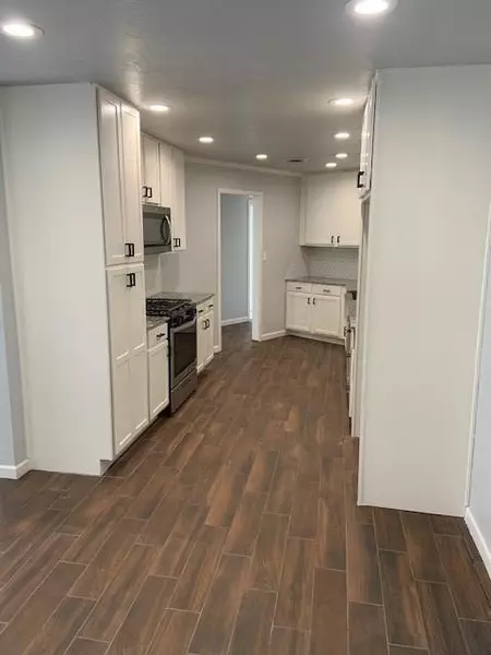 2101 Barclay RD, The Village, OK 73120