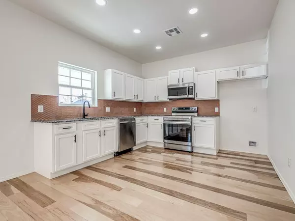 1124 W Logan AVE, Guthrie, OK 73044