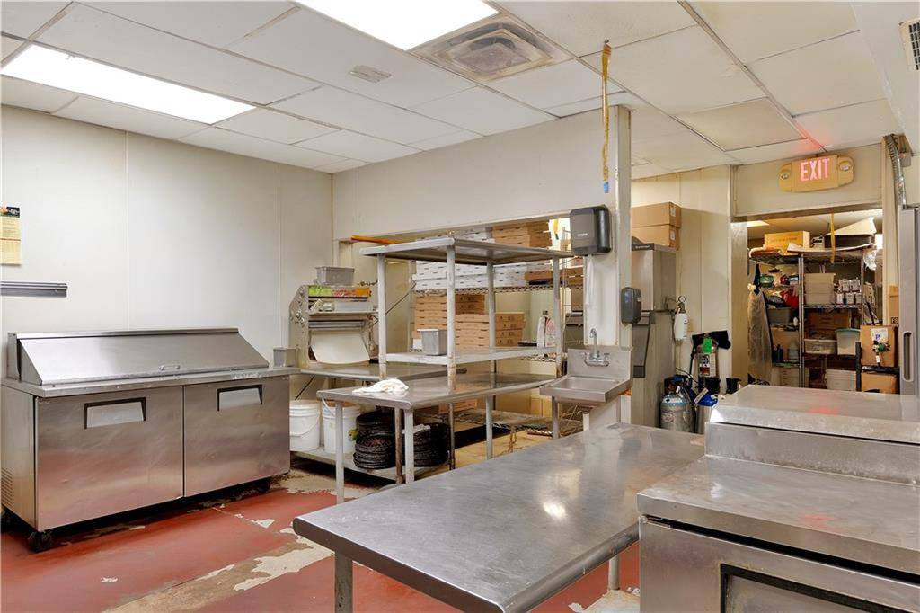 208 W Chickasha AVE, Chickasha, OK 73018