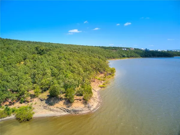38 Pebble RDG, Eufaula, OK 74432