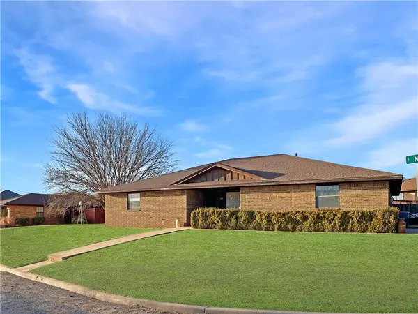 109 Mesquite AVE, Sayre, OK 73662