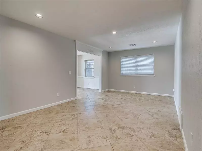 5604 NW 60th ST, Warr Acres, OK 73122