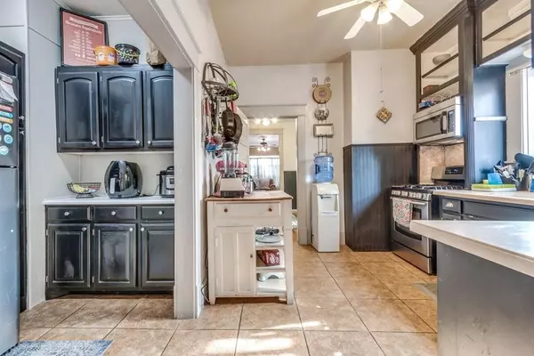 824 E Noble AVE, Guthrie, OK 73044