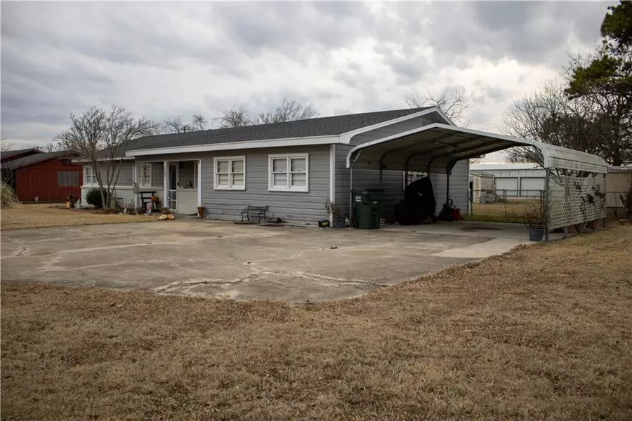 107 N Evergreen DR, Davis, OK 73030