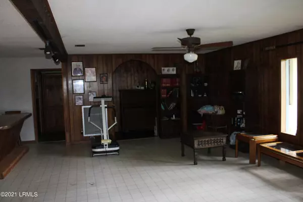 Estill, SC 29918,284 Appleby AVE Avenue