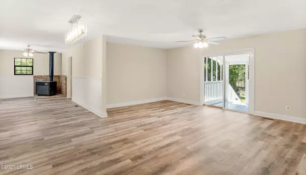 Green Pond, SC 29446,664 Wiggins RD Road