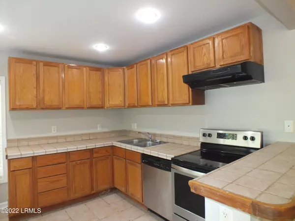 Beaufort, SC 29902,418 Meritta AVE Avenue