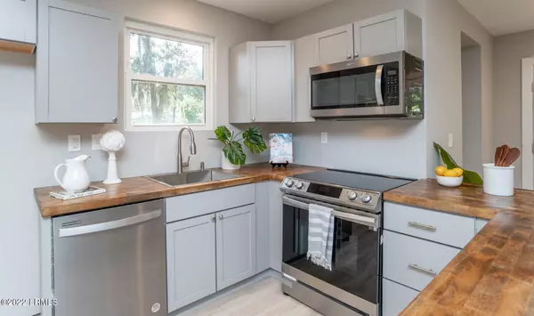 Port Royal, SC 29935,1802 Courtland ST Street