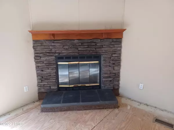 Green Pond, SC 29446,3952 Clover Hill RD Road