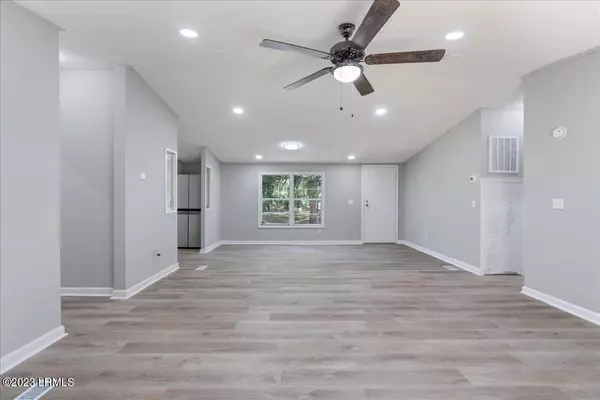 Green Pond, SC 29446,3952 Clover Hill RD Road