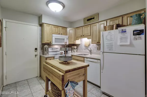 Hilton Head Island, SC 29928,45 Folly Field RD Road