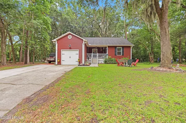 St. Helena Island, SC 29920,15 Arbor LN Lane