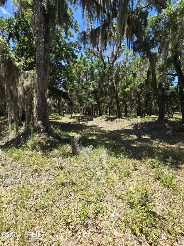 St. Helena Island, SC 29920,9473 Lands End LN Lane