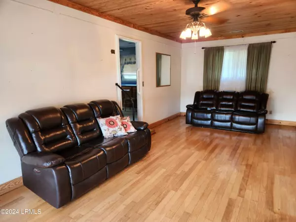 Ridgeland, SC 29936,355 Forest AVE Avenue