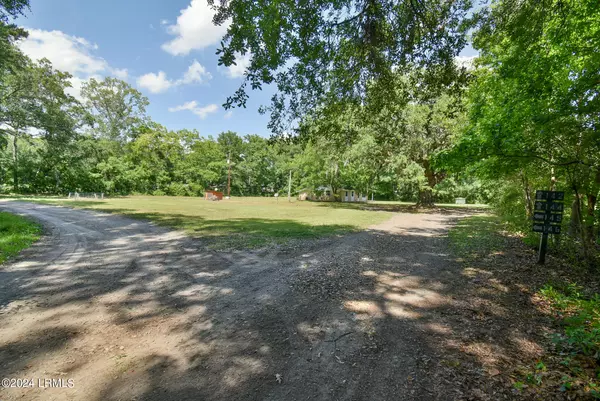 142 Middlefield CIR Circle, Seabrook, SC 29940