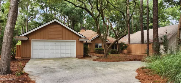 4 Edgewood CT Court, Hilton Head Island, SC 29926