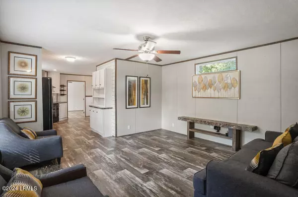 Cottageville, SC 29435,222 Belfast ST Street