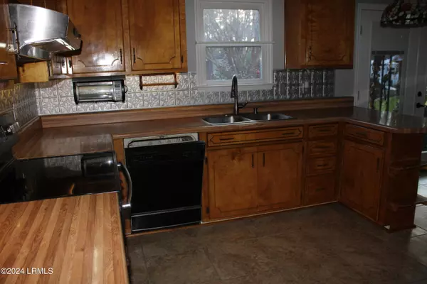 Varnville, SC 29944,3222 Charleston HWY Highway