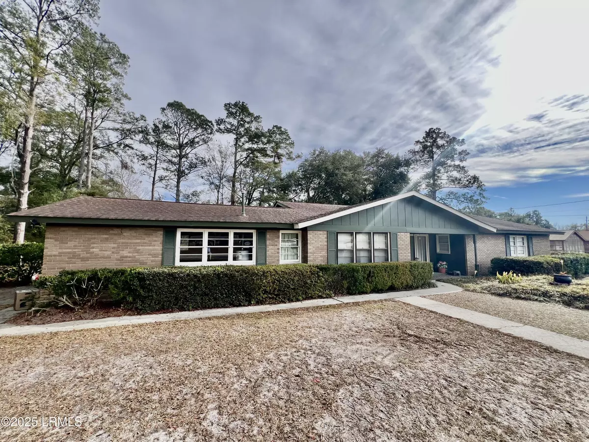 Varnville, SC 29944,208 Howard ST Street