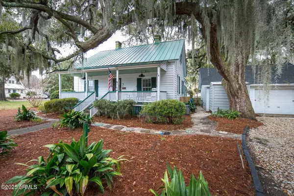 1003 London AVE Avenue, Port Royal, SC 29902