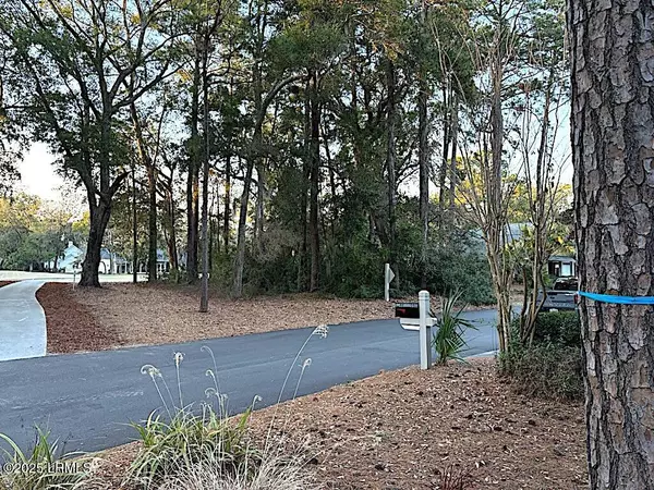 Dataw Island, SC 29920,103 Locust Fence RD Road