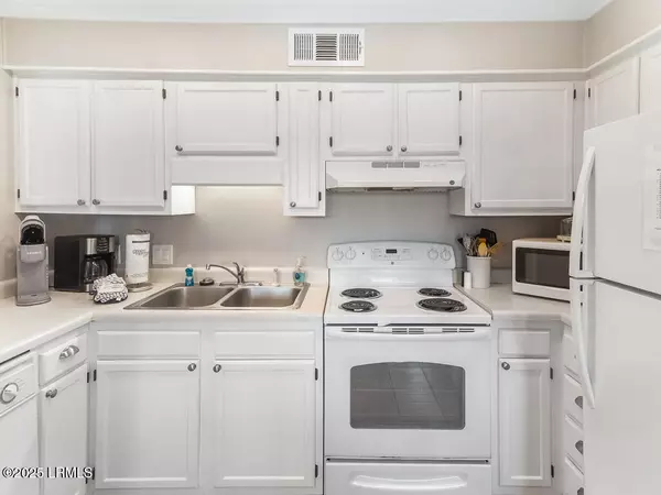 Hilton Head Island, SC 29928,40 Folly Field RD Road