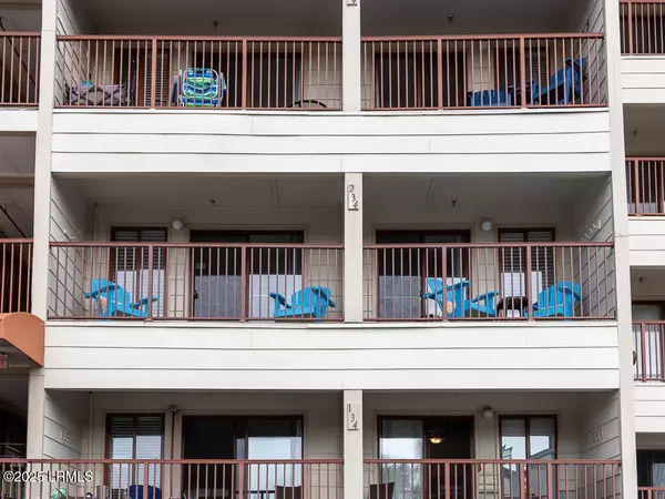 Hilton Head Island, SC 29928,40 Folly Field RD Road