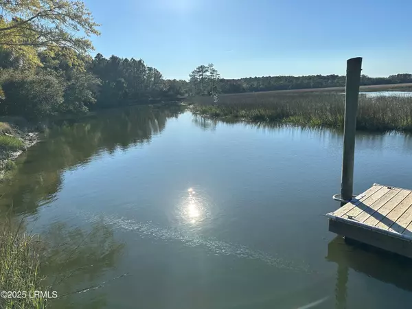 St. Helena Island, SC 29920,93 Rose Island RD Road