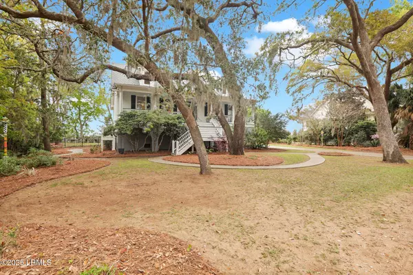 St. Helena Island, SC 29920,375 Fripp Point RD Road
