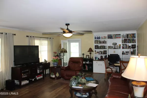 Hampton, SC 29924,110 Joey ST Street