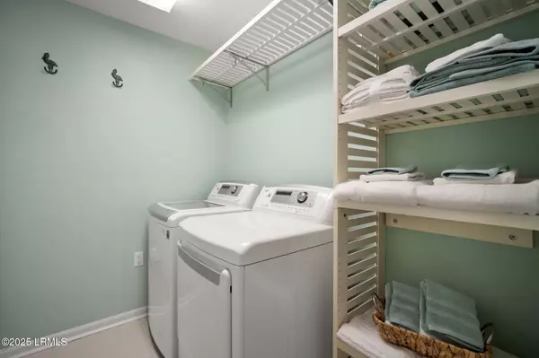 St. Helena Island, SC 29920,637 S Reeve RD Road