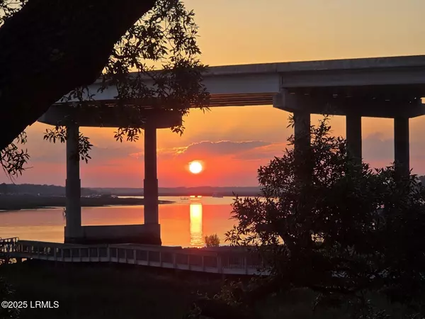70 Helmsman WAY Way, Hilton Head Island, SC 29928