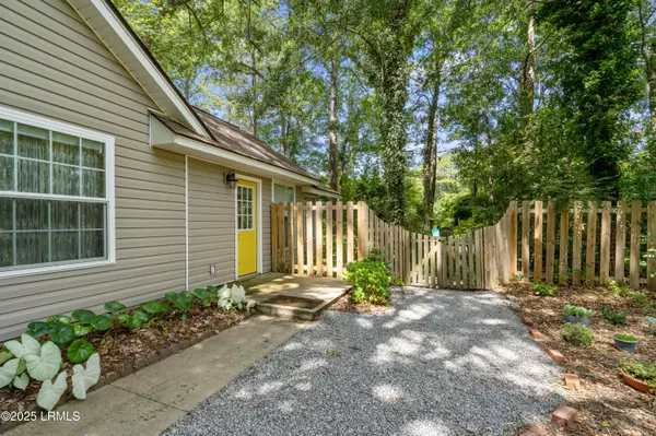 Beaufort, SC 29907,663 Sams Point RD Road