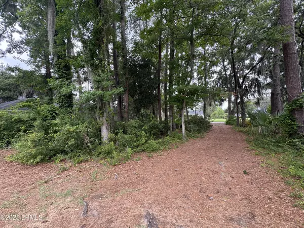 St. Helena Island, SC 29920,58 S Boone RD Road