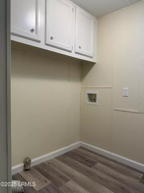 Beaufort, SC 29907,958 Sams Point RD Road