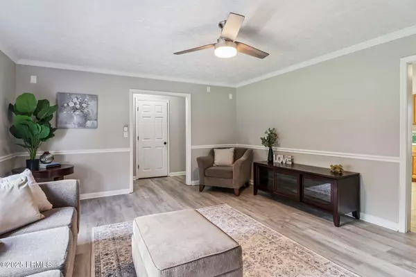 Beaufort, SC 29906,1961 Colonial AVE Avenue