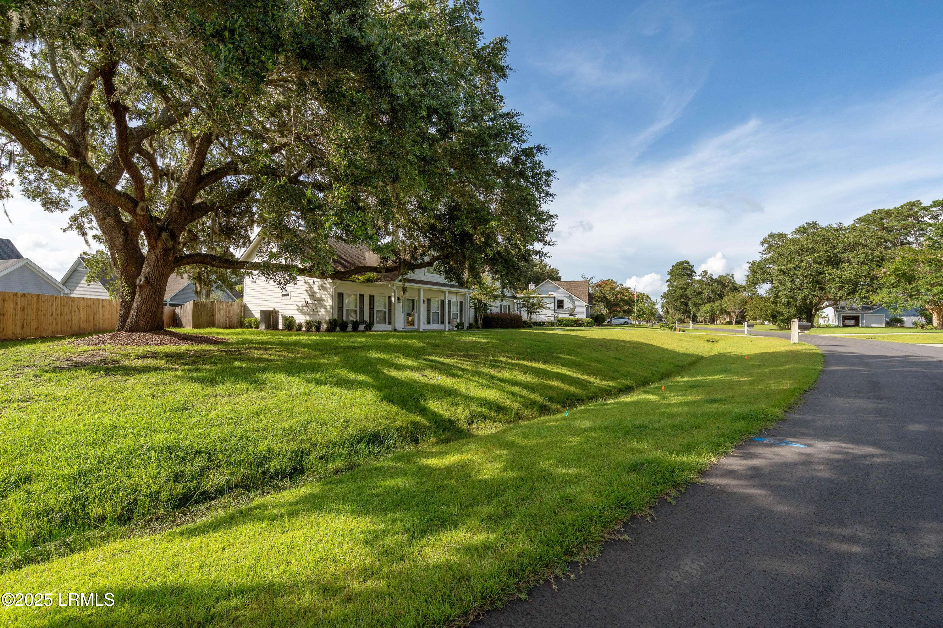 Beaufort, SC 29902,1007 Mustelidae RD Road
