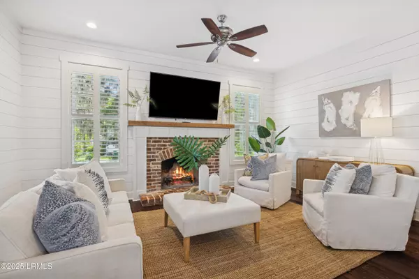 Bluffton, SC 29910,12 Lawrence ST Street