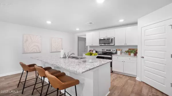 Ridgeland, SC 29936,41 Bottom Board CT Court