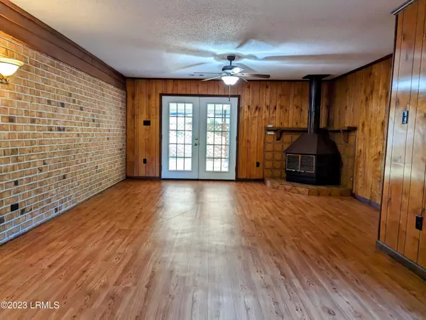 Beaufort, SC 29906,611 Broad River DR Drive