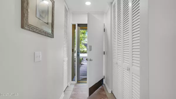 Hilton Head Island, SC 29928,11 Lighthouse RD Road