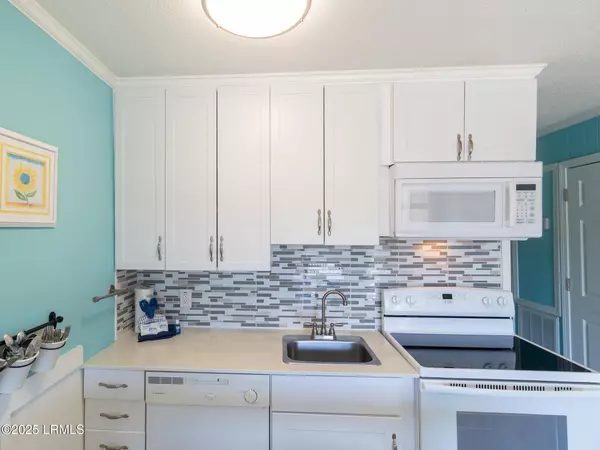 Hilton Head Island, SC 29928,40 Folly Field RD Road