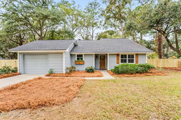 10 Chesterfield Lake DR Drive, Beaufort, SC 29906