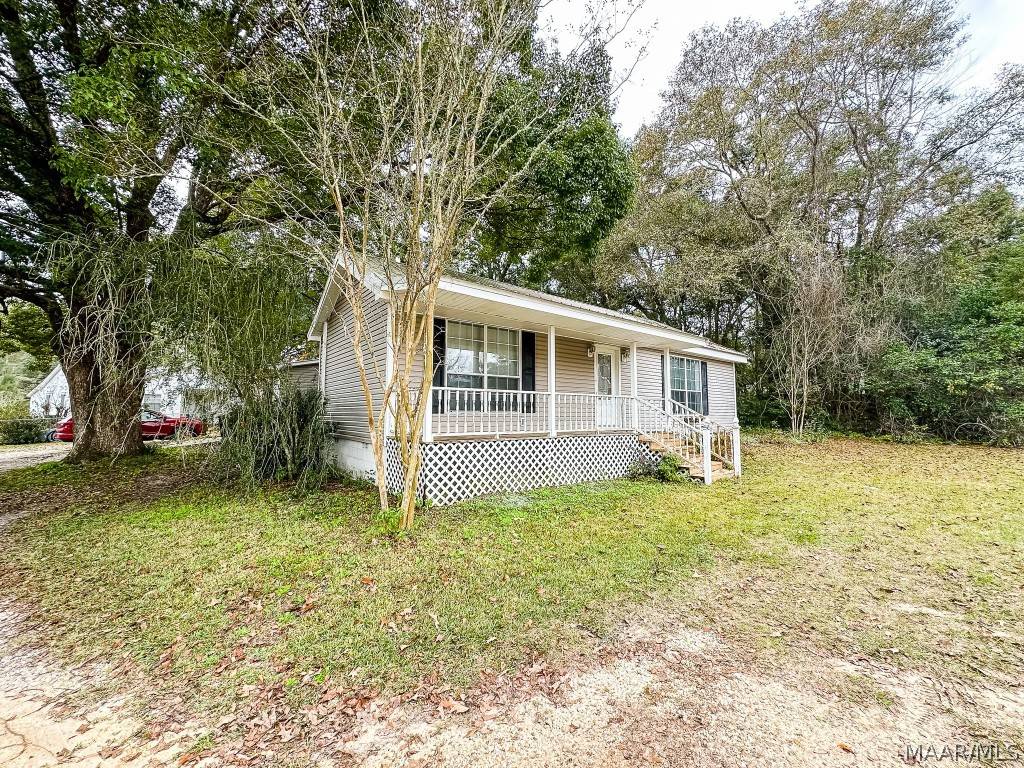 106 E Maple AVE, Geneva, AL 36340