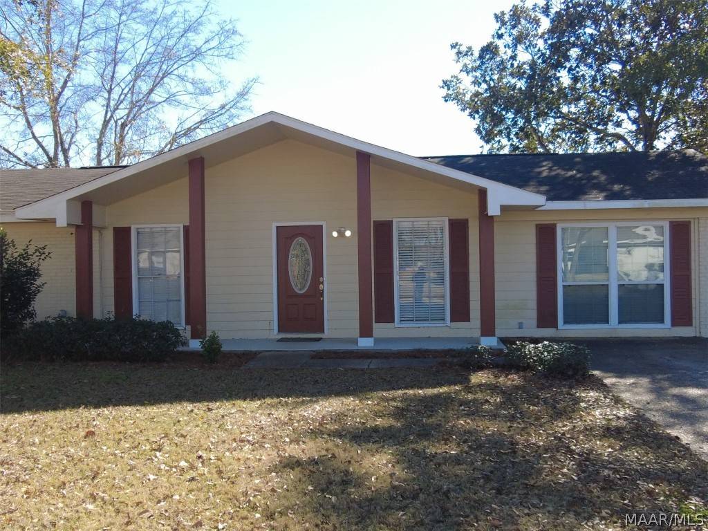 602 Carr CIR, Headland, AL 36345