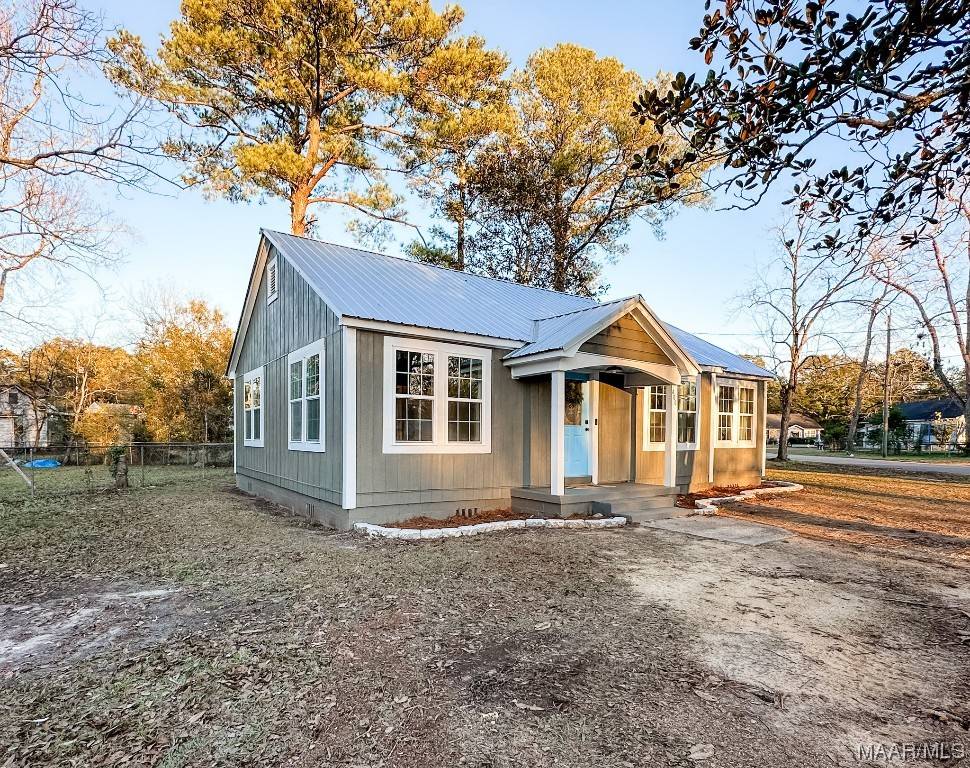 400 N Whitney ST, Geneva, AL 36340