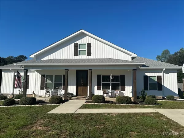 298 Thomas DR, Ozark, AL 36360