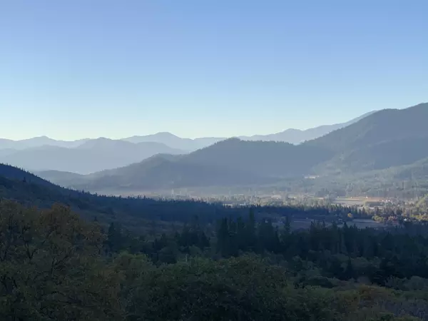 Grants Pass, OR 97527,1157 Scott DR