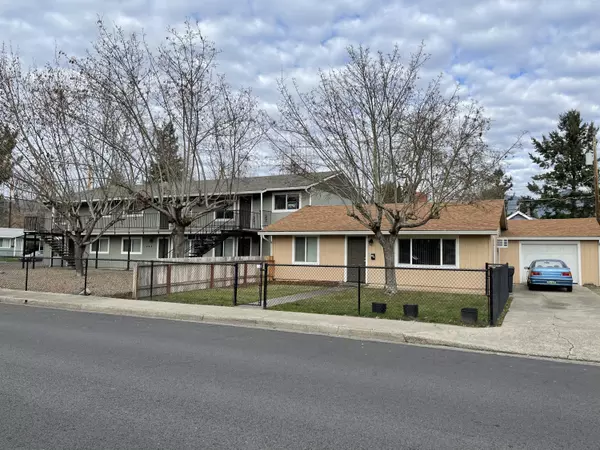 Grants Pass, OR 97526,416-444 D ST